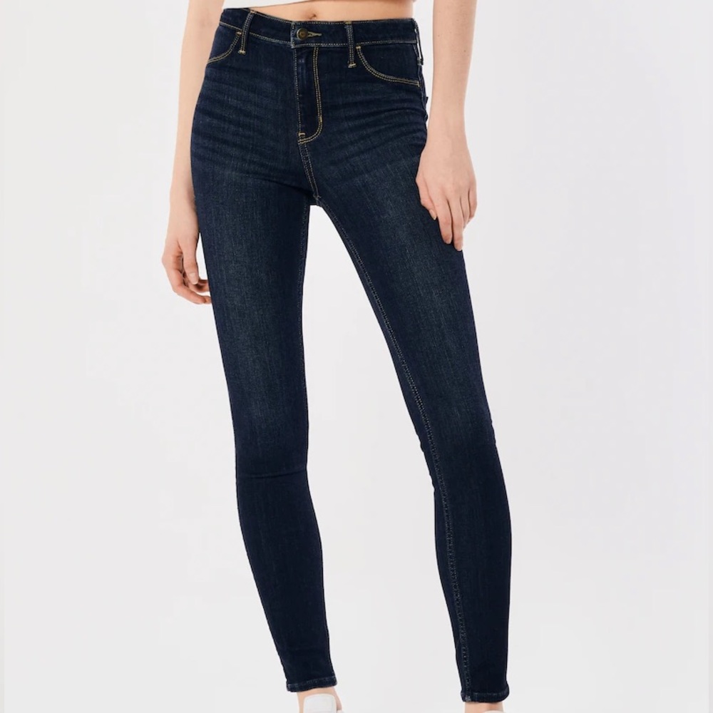 Hollister California w26 L28 mid-rise super skinny.
